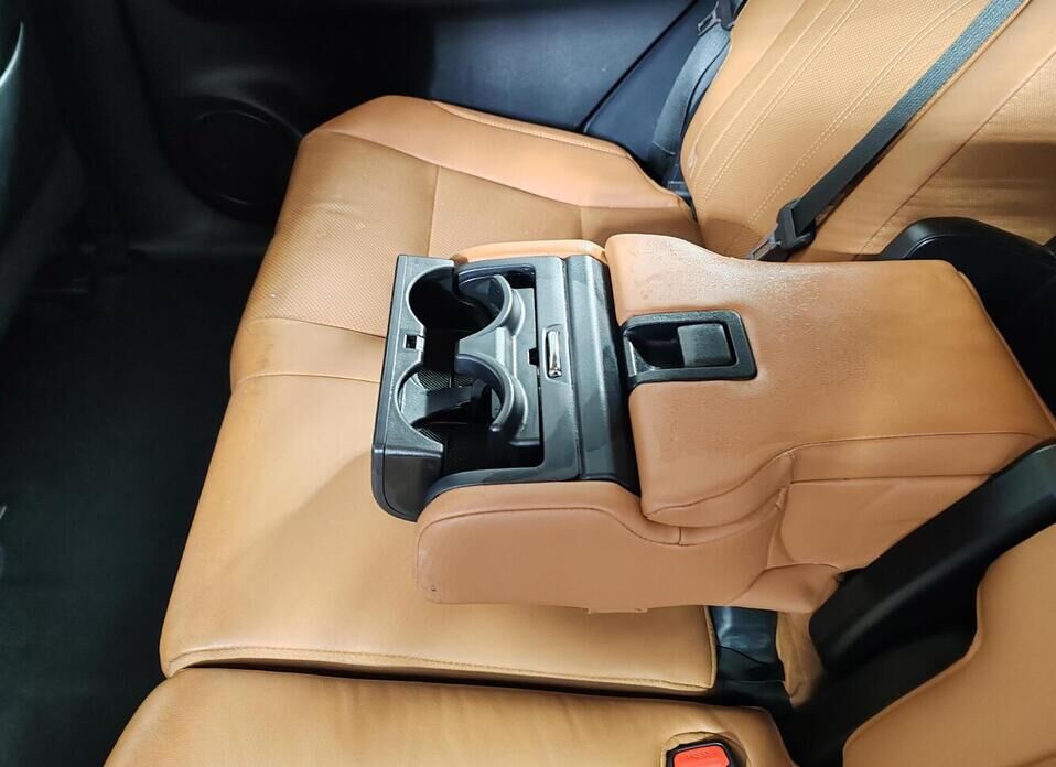 Lexus RX, IV Рестайлинг 300 2.0 AT (238 л.с.) 4WD