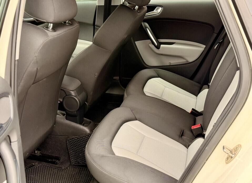 Audi A1, I (8X) 1.4 AMT (122 л.с.)