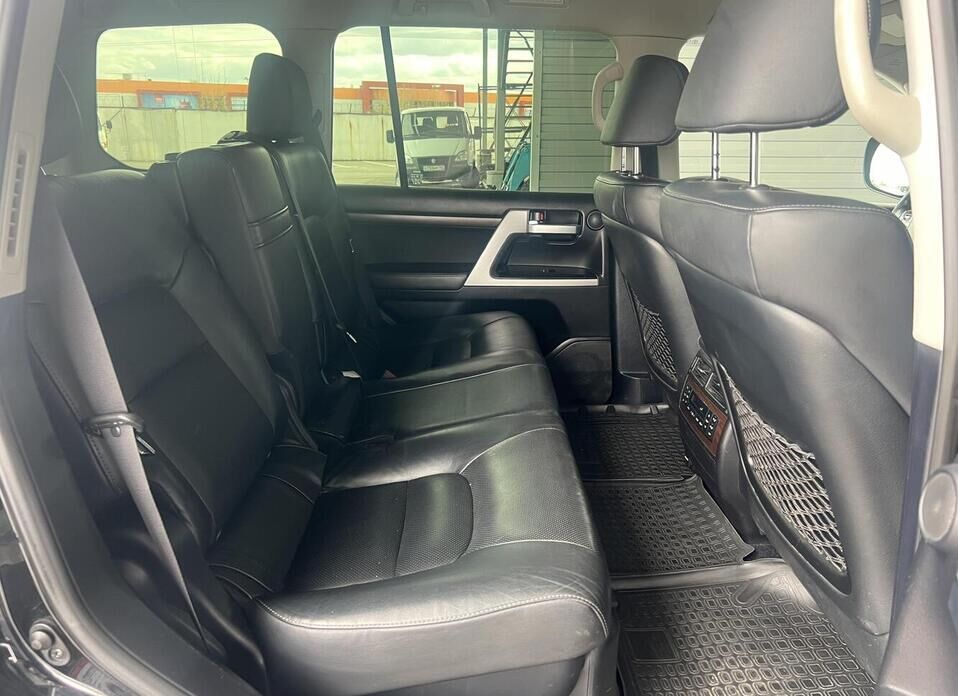 Toyota Land Cruiser, 200 Series Рестайлинг 2 4.5d AT (249 л.с.) 4WD