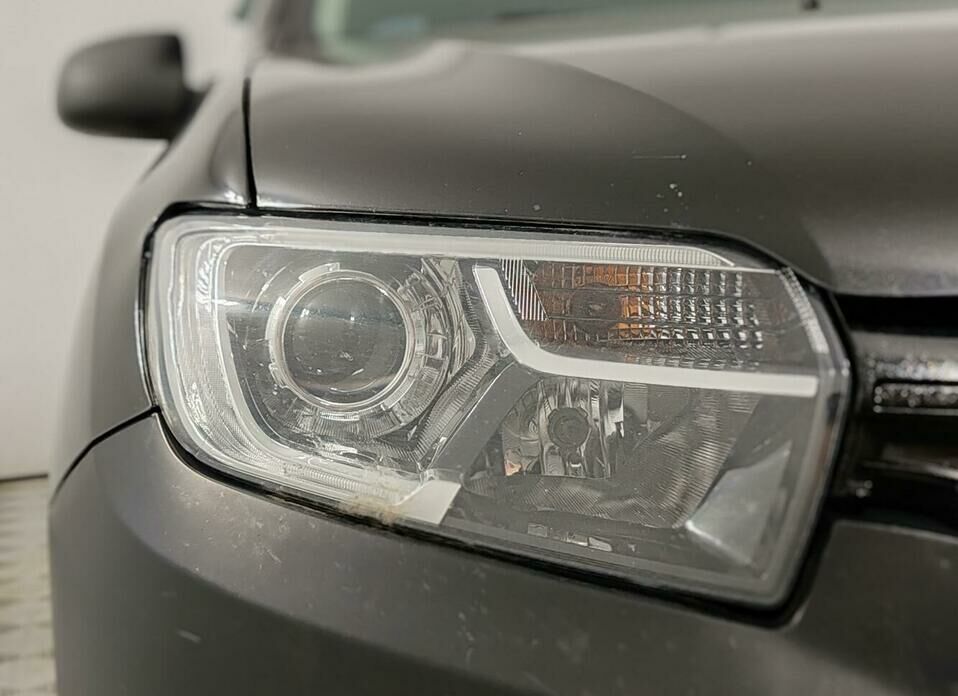 Renault Logan 1.6 MT (82 л.с.)