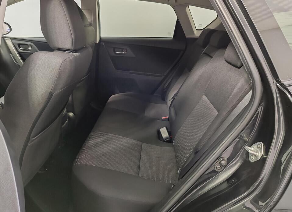 Toyota Auris 1.6 CVT (132 л.с.)