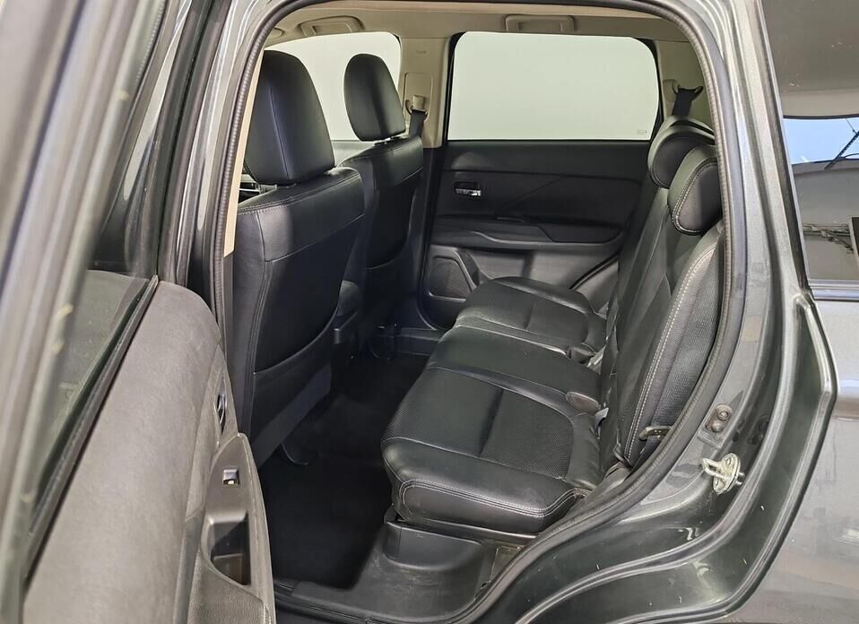 Mitsubishi Outlander, III Рестайлинг 2 2.4 CVT (167 л.с.) 4WD