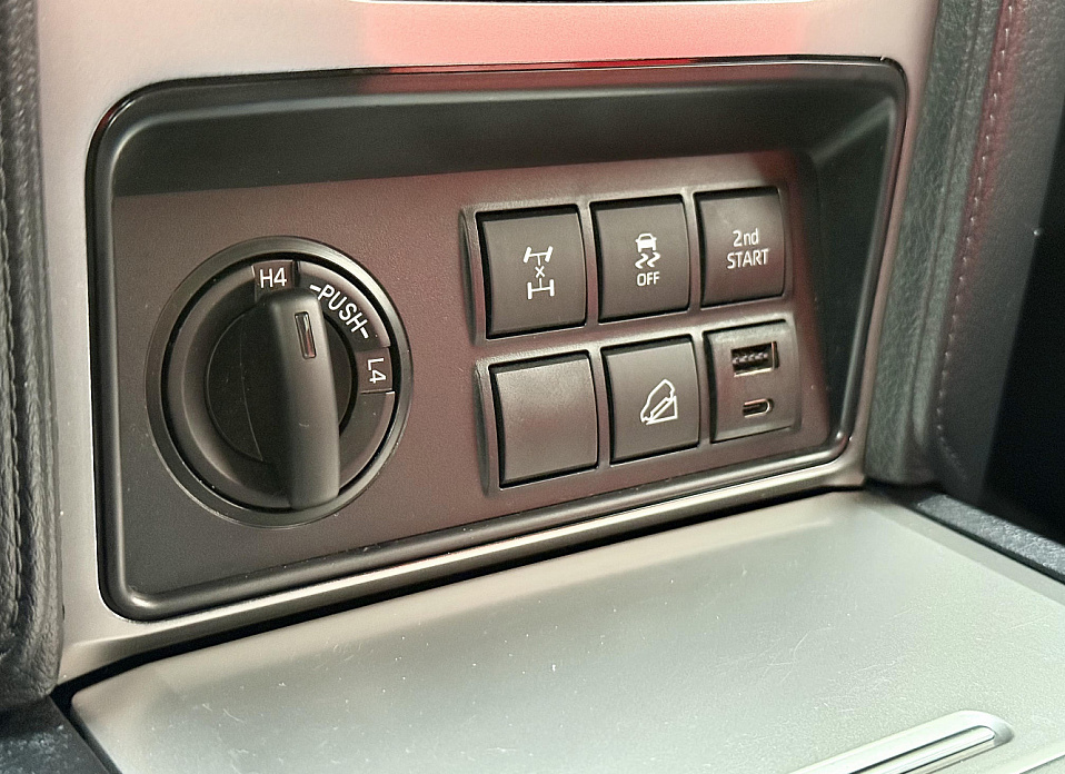 Toyota Land Cruiser Prado, 150 Series Рестайлинг 3 2.8d AT (204 л.с.) 4WD