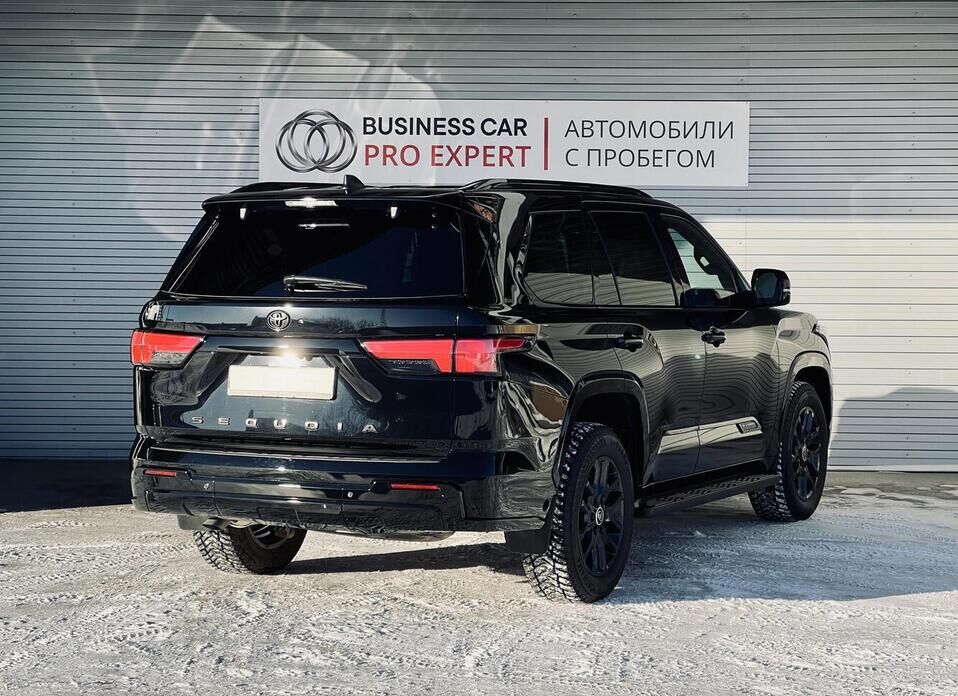 Toyota Sequoia, III 3.5hyb AT (437 л.с.) 4WD