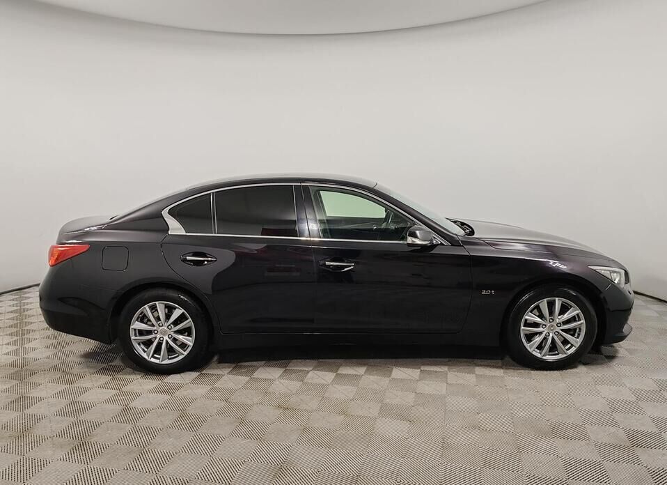 Infiniti Q50 2.0 AT (211 л.с.)