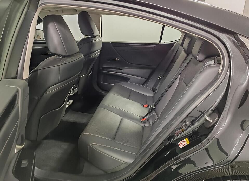 Lexus ES, VII 250 2.5 AT (200 л.с.)