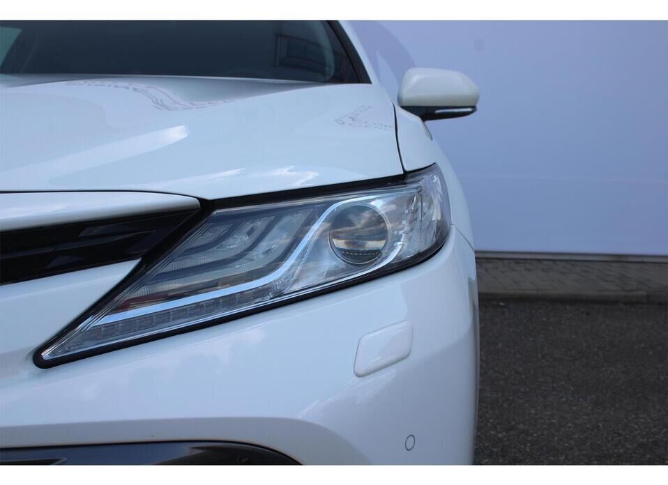 Toyota Camry 2.5 AT (181 л.с.)
