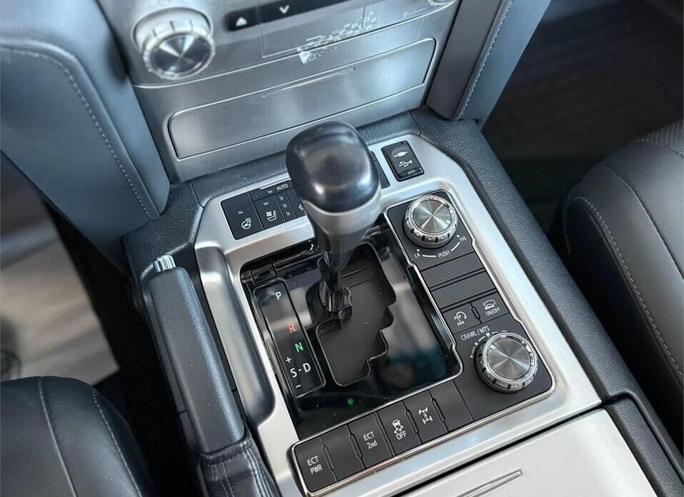 Toyota Land Cruiser, 200 Series Рестайлинг 2 4.5d AT (249 л.с.) 4WD