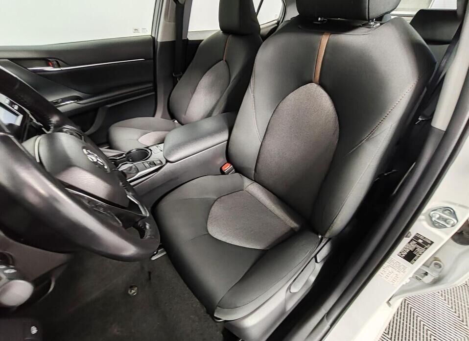 Toyota Camry 2.5 AT (181 л.с.)
