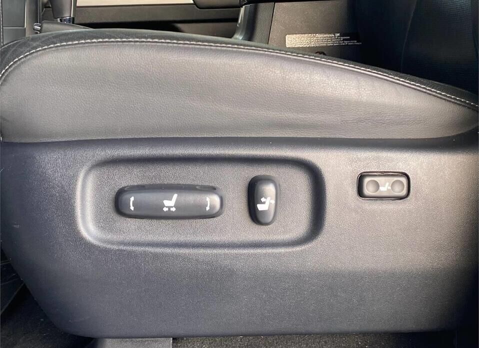 Toyota Land Cruiser, 200 Series Рестайлинг 2 4.5d AT (249 л.с.) 4WD