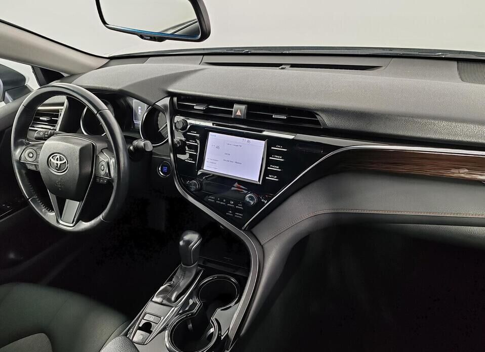 Toyota Camry 2.5 AT (181 л.с.)