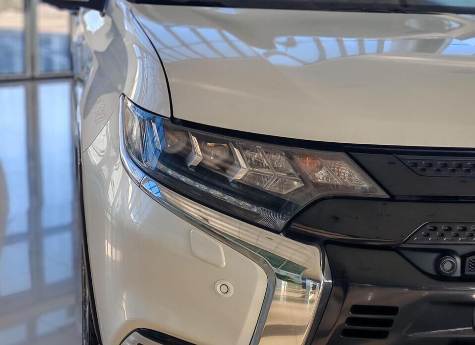 Mitsubishi Outlander, III Рестайлинг 3 2.4 CVT (167 л.с.) 4WD