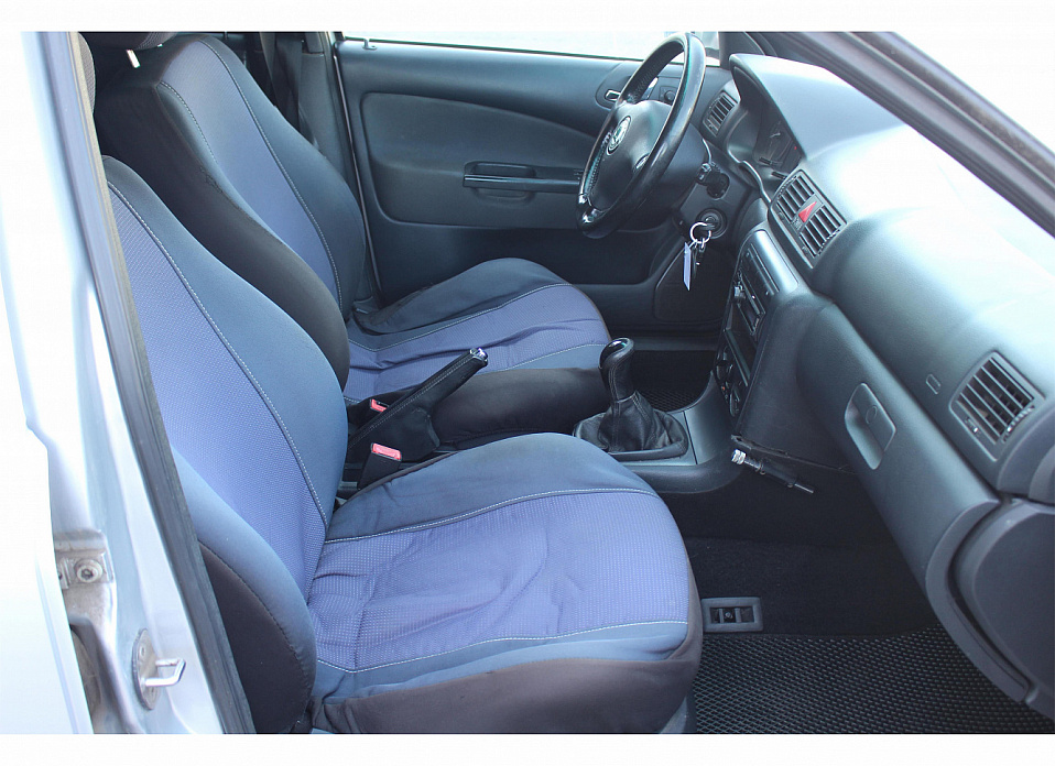 Skoda Octavia, I (A4) Рестайлинг 1.6 MT (102 л.с.)