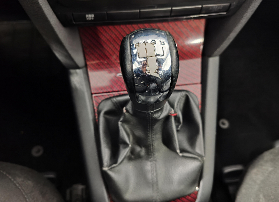 Skoda Octavia, II (A5) Рестайлинг 1.6 MT (102 л.с.)