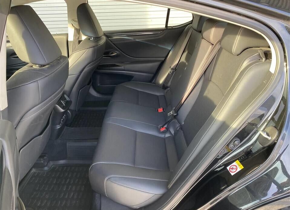 Lexus ES, VII 250 2.5 AT (200 л.с.)