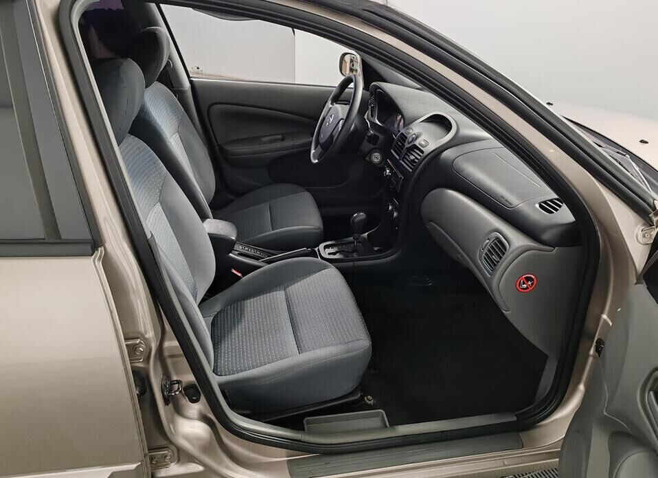 Nissan Almera Classic 1.6 AT (107 л.с.)