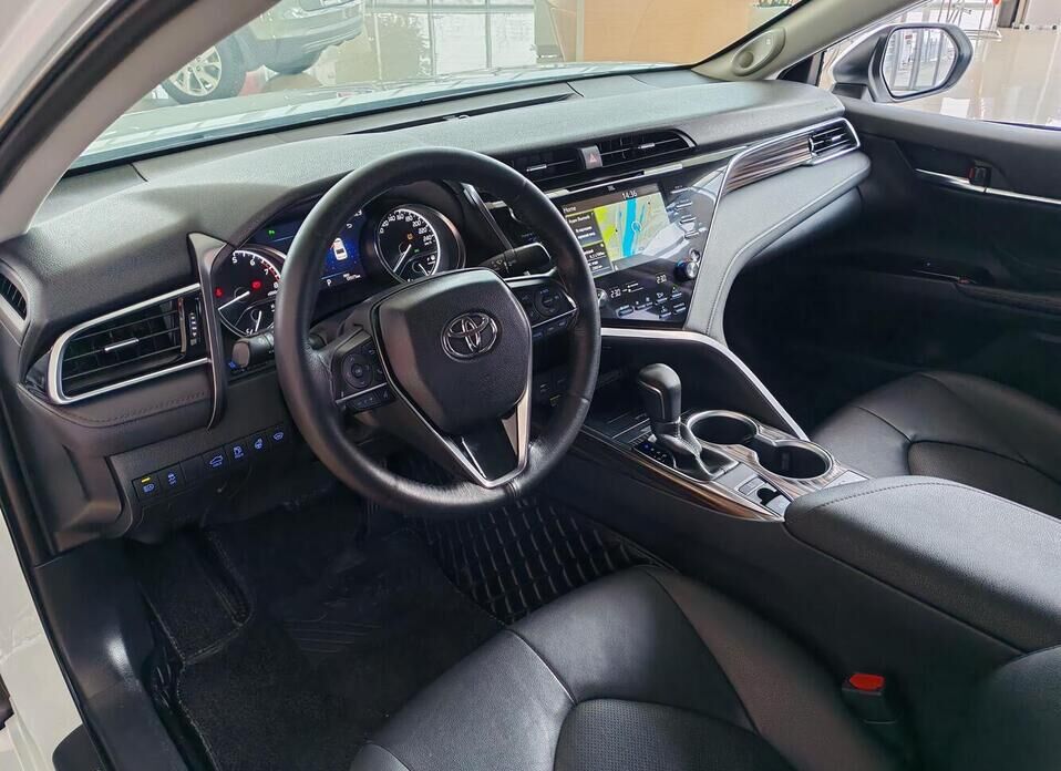 Toyota Camry, VIII (XV70) 2.5 AT (181 л.с.)