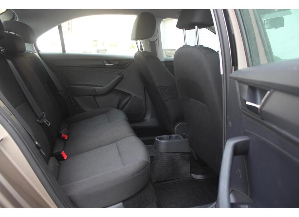 Skoda Rapid 1.6 AT (110 л.с.)