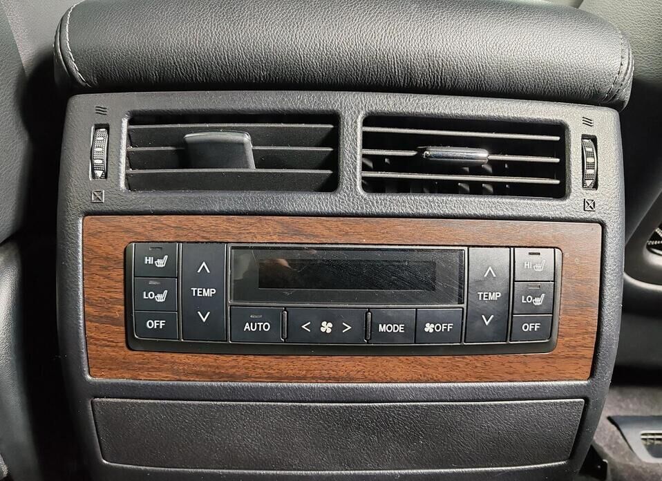 Toyota Land Cruiser, 200 Series Рестайлинг 2 4.5d AT (249 л.с.) 4WD