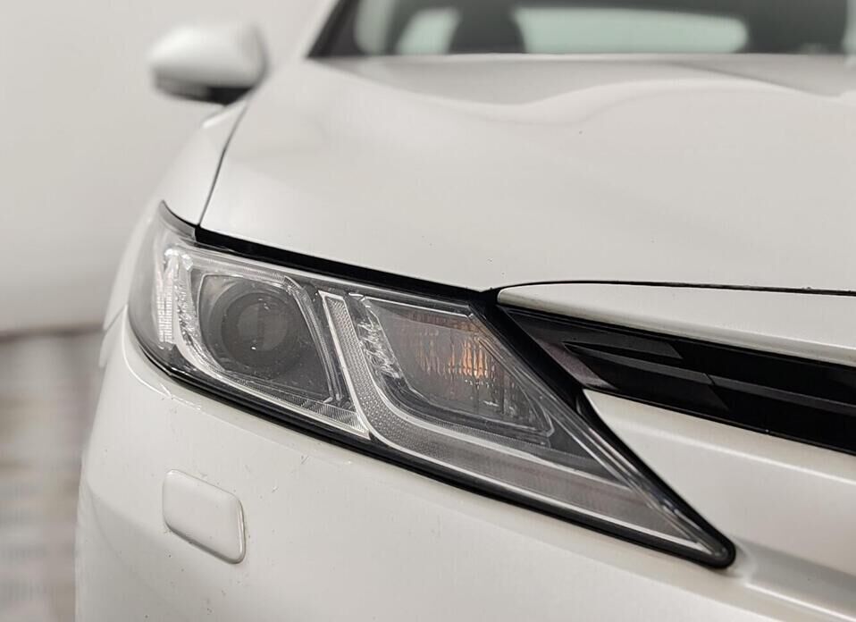 Toyota Camry 2.5 AT (181 л.с.)