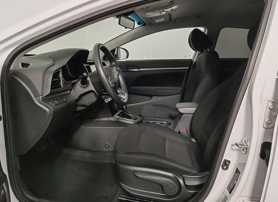 Hyundai Elantra, VI (AD) Рестайлинг 2.0 AT (150 л.с.)