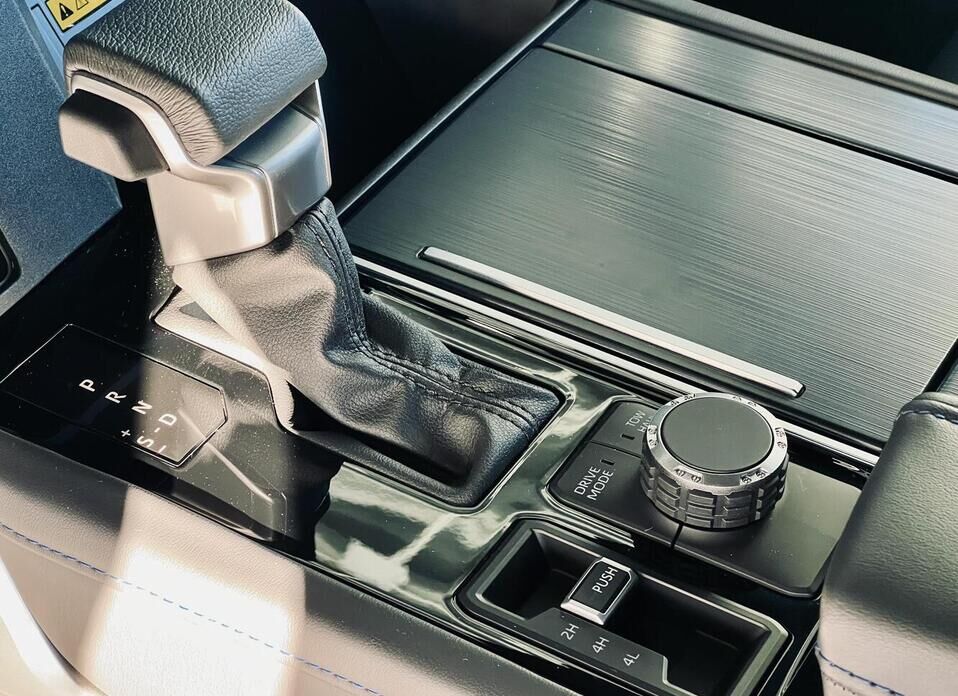 Toyota Sequoia, III 3.5hyb AT (437 л.с.) 4WD