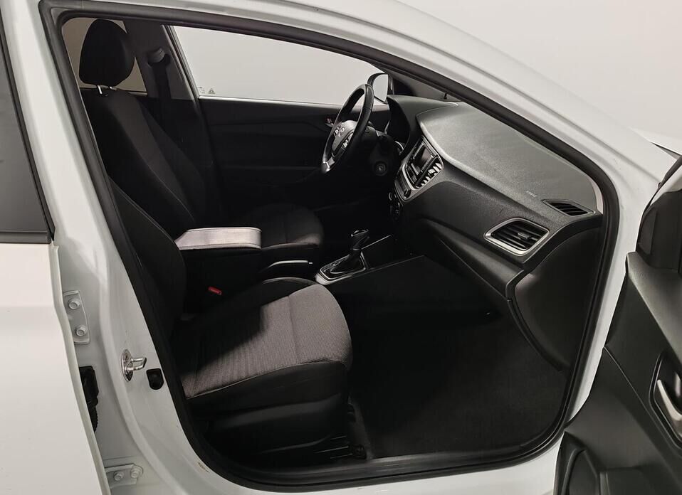 Hyundai Solaris, II 1.6 AT (123 л.с.)