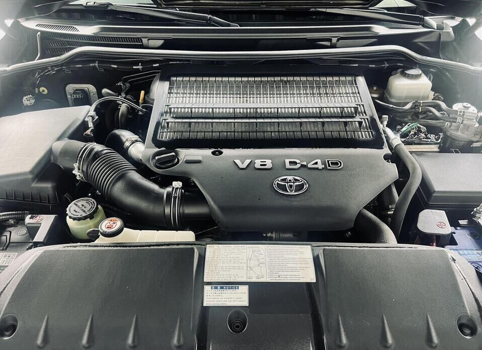 Toyota Land Cruiser, 200 Series Рестайлинг 2 4.5d AT (249 л.с.) 4WD