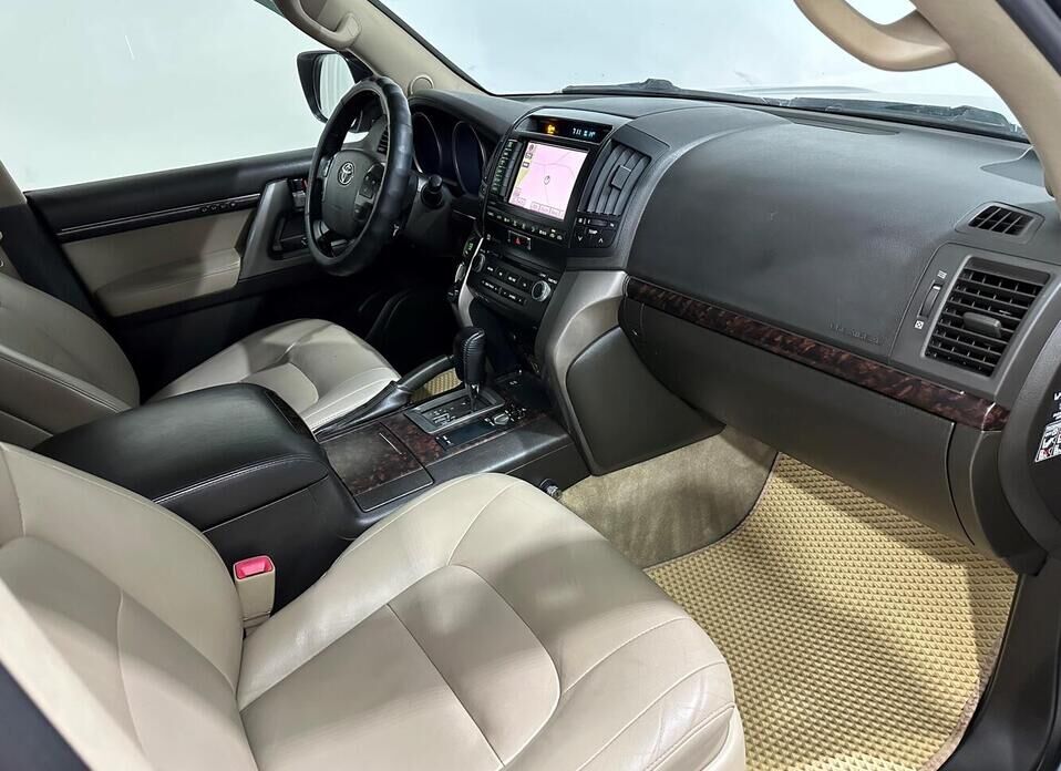 Toyota Land Cruiser, 200 Series 4.5d AT (235 л.с.) 4WD