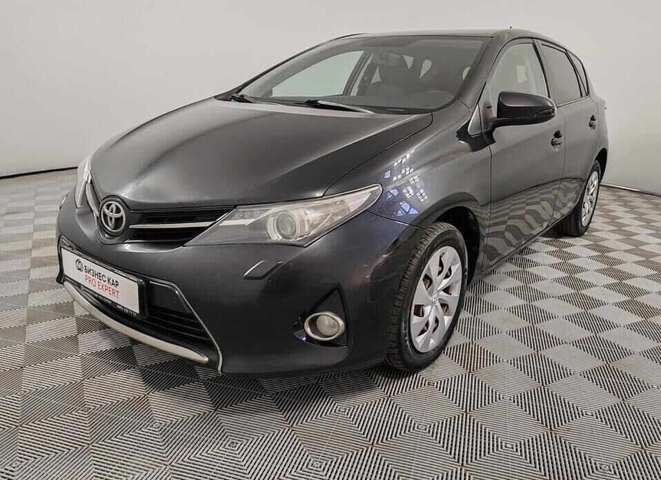 Toyota Auris 1.6 CVT (132 л.с.)