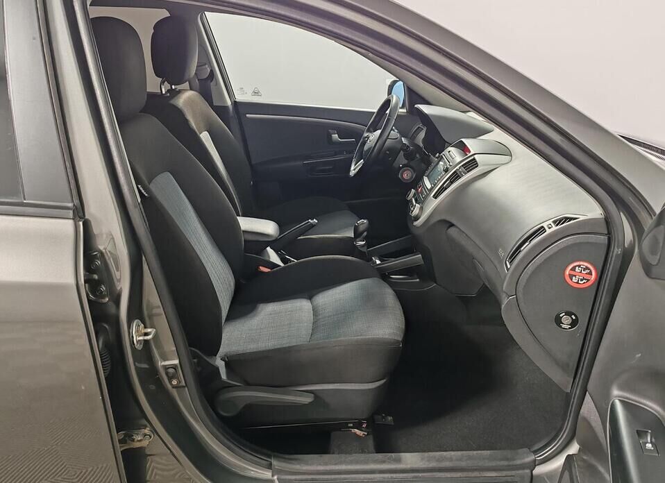 Kia Ceed, I Рестайлинг 1.6 MT (122 л.с.)