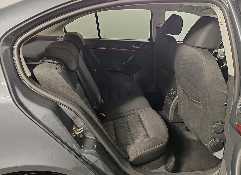 Skoda Octavia, II (A5) Рестайлинг 1.6 MT (102 л.с.)