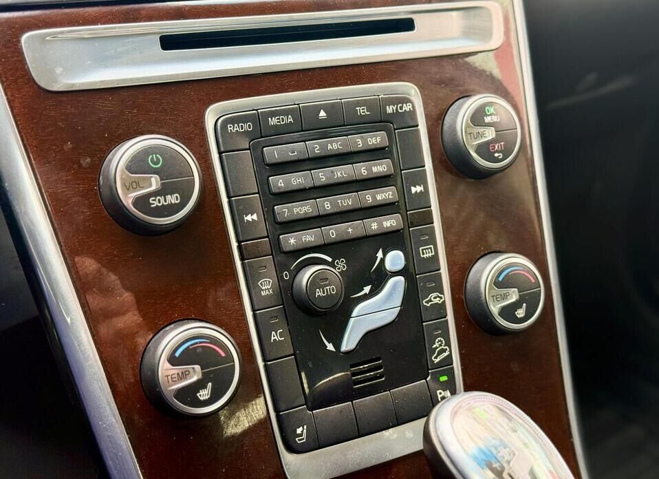 Volvo XC60, I 2.4d AT (215 л.с.) 4WD