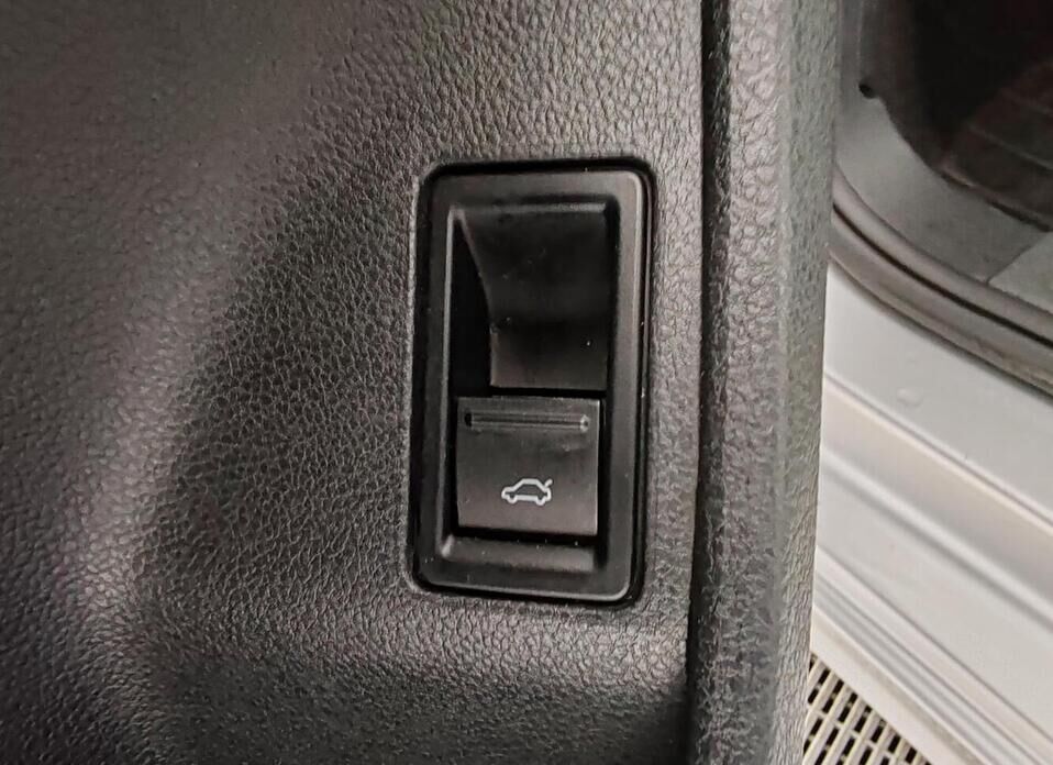 Volkswagen Jetta 1.6 AT (110 л.с.)