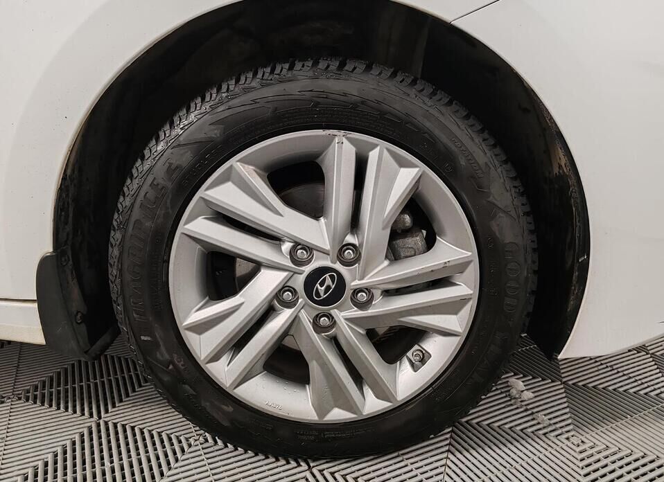 Hyundai Elantra, VI (AD) Рестайлинг 2.0 AT (150 л.с.)