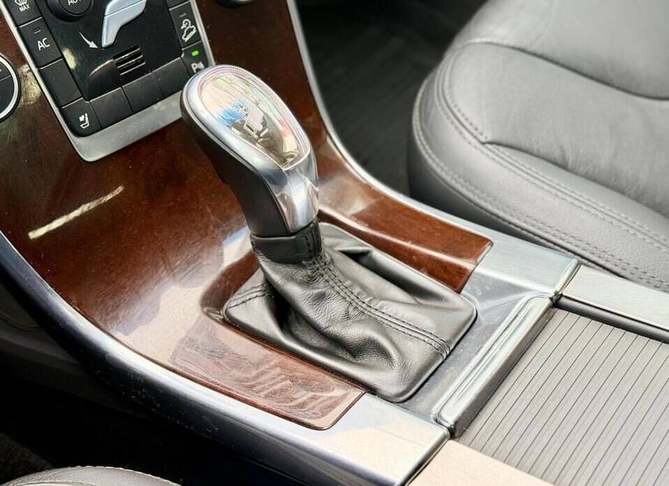 Volvo XC60, I 2.4d AT (215 л.с.) 4WD