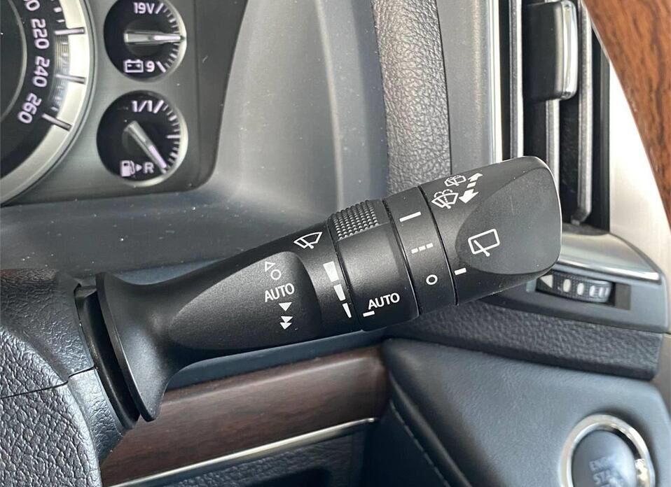 Toyota Land Cruiser, 200 Series Рестайлинг 2 4.5d AT (249 л.с.) 4WD