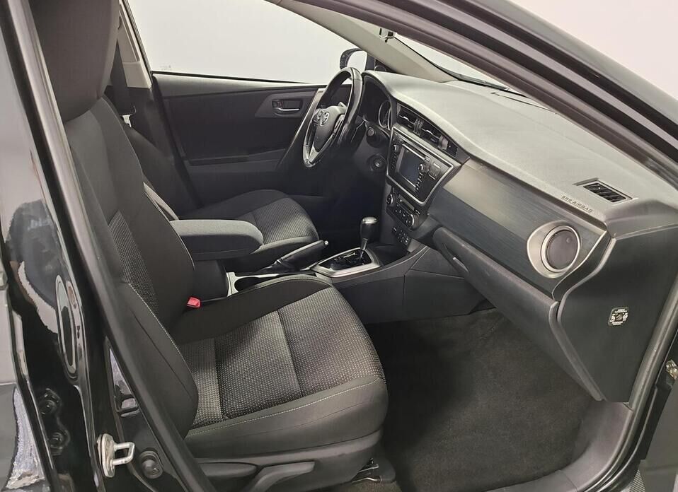 Toyota Auris 1.6 CVT (132 л.с.)