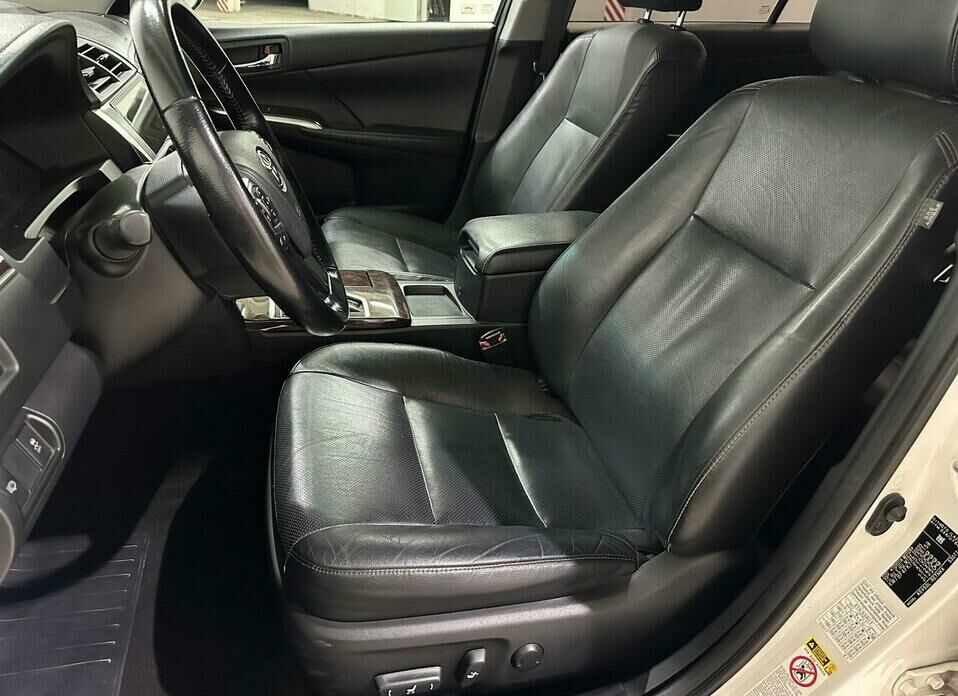 Toyota Camry 2.5 AT (181 л.с.)