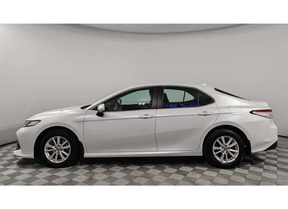 Toyota Camry 2.5 AT (181 л.с.)