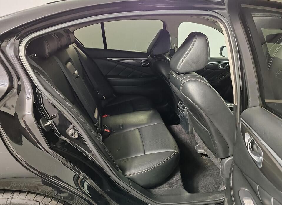 Infiniti Q50 2.0 AT (211 л.с.)