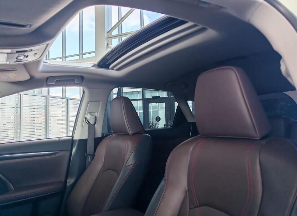 Lexus RX, IV 300 2.0 AT (238 л.с.) 4WD