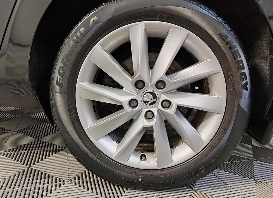 Skoda Superb 2.0 AMT (220 л.с.)