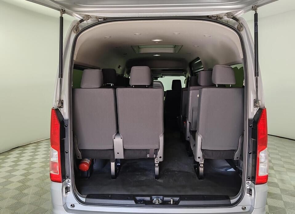 Toyota HiAce 2.8d MT (150 л.с.)