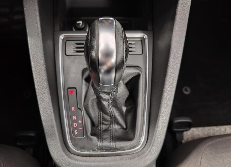 Volkswagen Jetta 1.6 AT (110 л.с.)