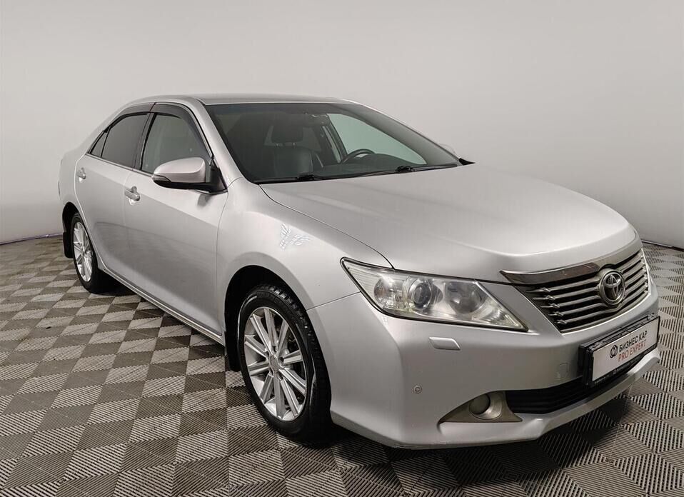 Toyota Camry 3.5 AT (249 л.с.)