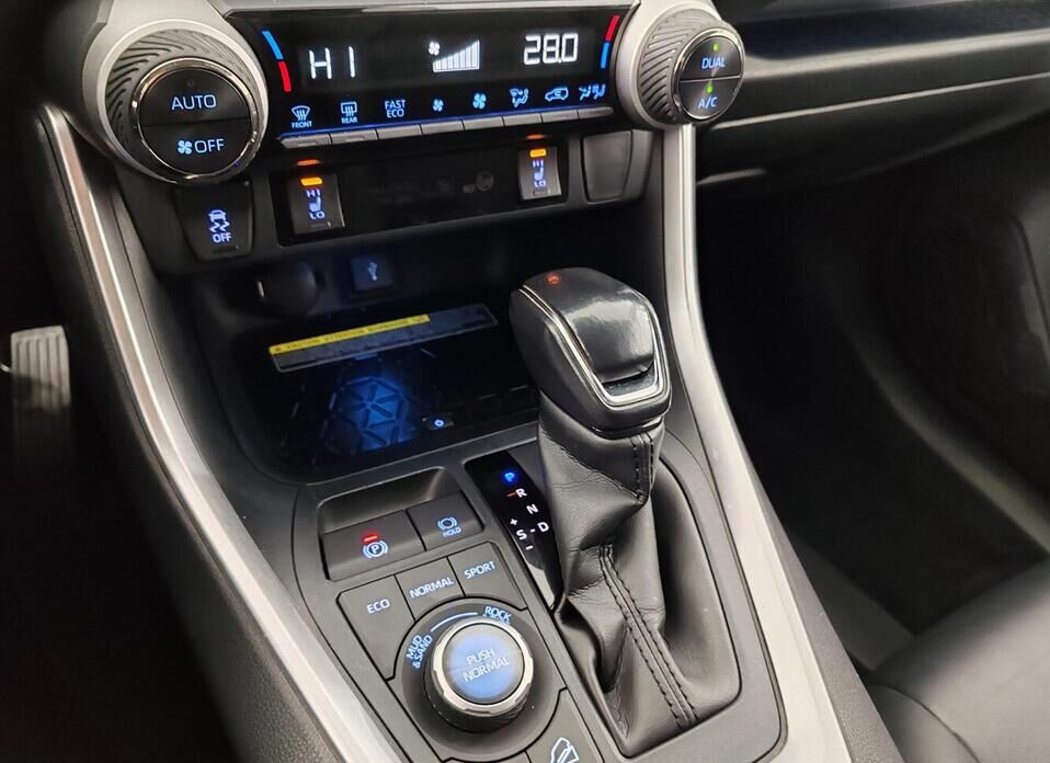 Toyota RAV4, V (XA50) 2.5 AT (199 л.с.) 4WD