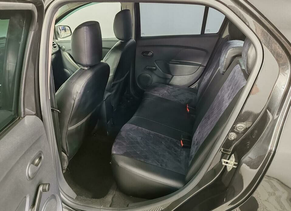 Renault Logan 1.6 MT (82 л.с.)