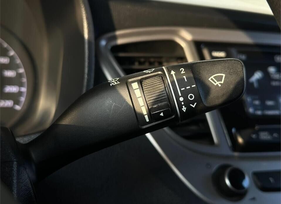 Hyundai Solaris, II Рестайлинг 1.6 MT (123 л.с.)