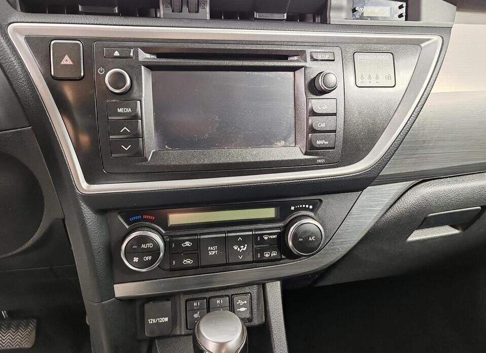 Toyota Auris 1.6 CVT (132 л.с.)